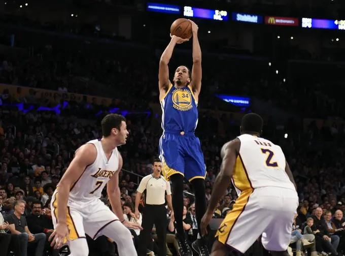 nba高光时刻壁纸(利文斯顿:我努力奔跑,只为追上那个曾经被给予厚望的