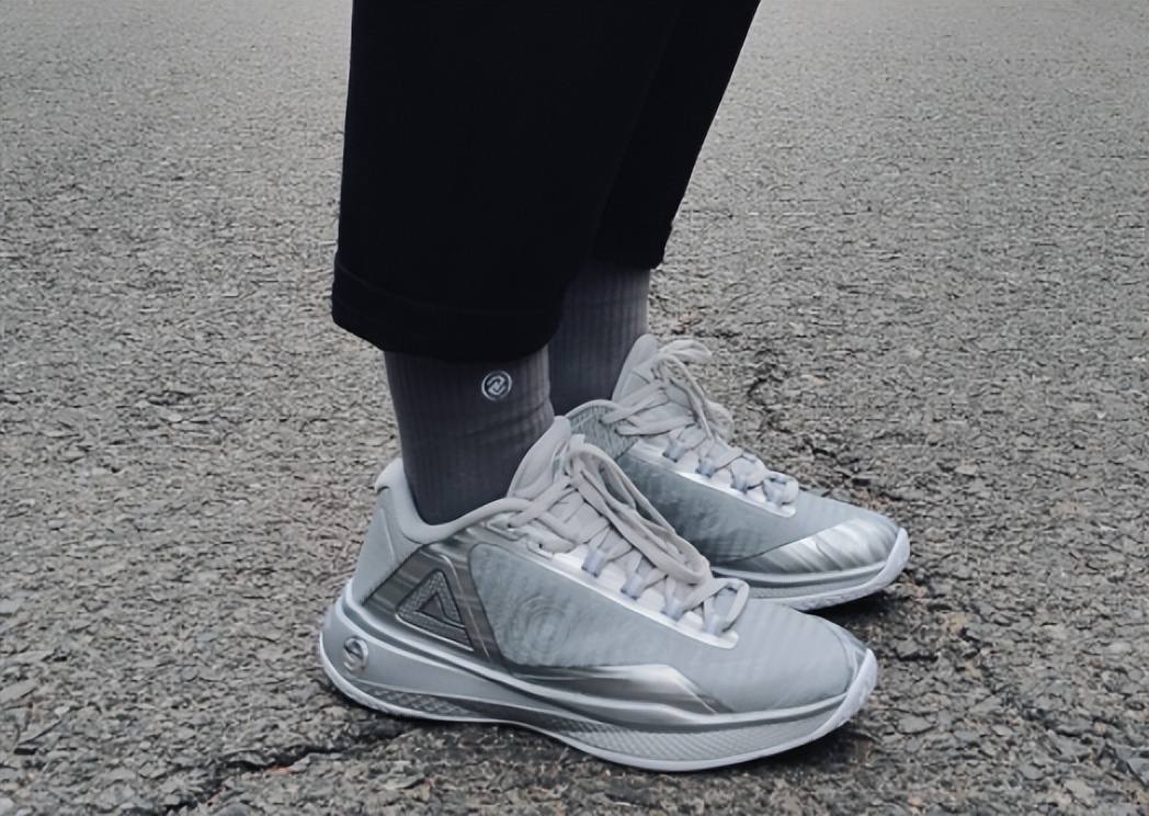 匹克和361篮球鞋哪个好（国产新品！匹克帕克4代回归，361度新鞋好帅，特步抄袭李宁驭帅？）