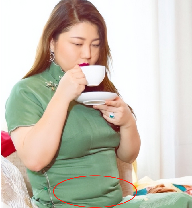 瘦到病态，动脸成瘾，切胃、剪肠齐上阵，内娱的畸形审美真可怕