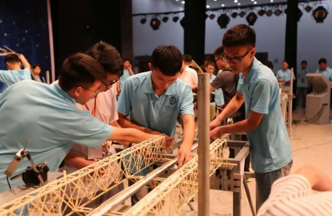 四川多地发通知，大中小学开学时间最终敲定，小学生开始慌了