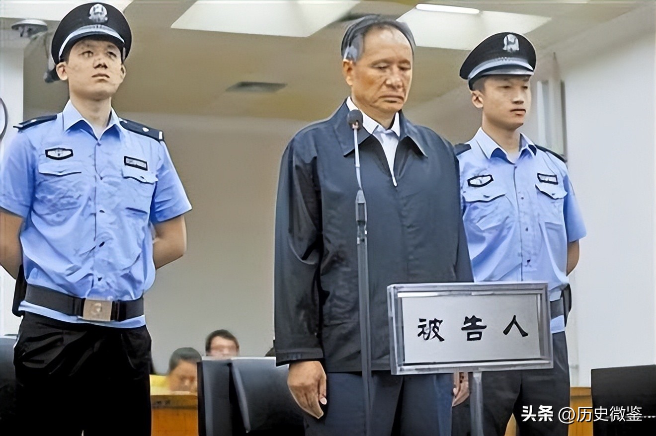 铁道部长刘志军(2014年中国高铁总设计师受贿4700万，被判死刑，法庭上落泪忏悔)