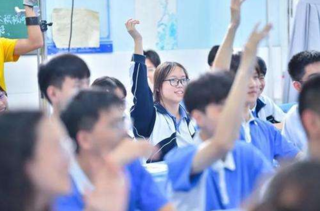 中考后要不要上初升高“銜接班”？班主任這樣說(shuō)，家長(zhǎng)：錢白花了