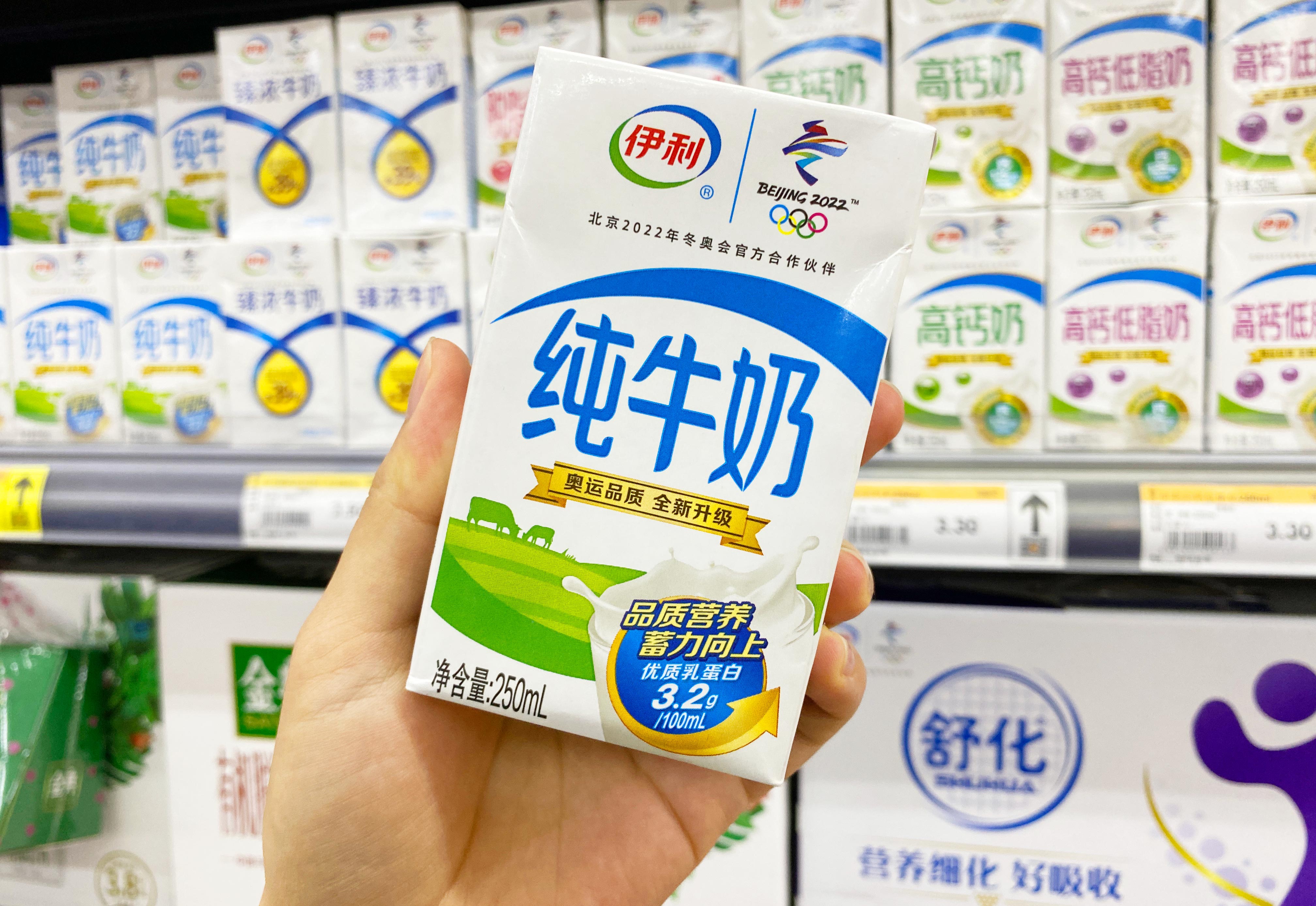 牛奶哪个品牌好，伊利蒙牛光明都来比比看