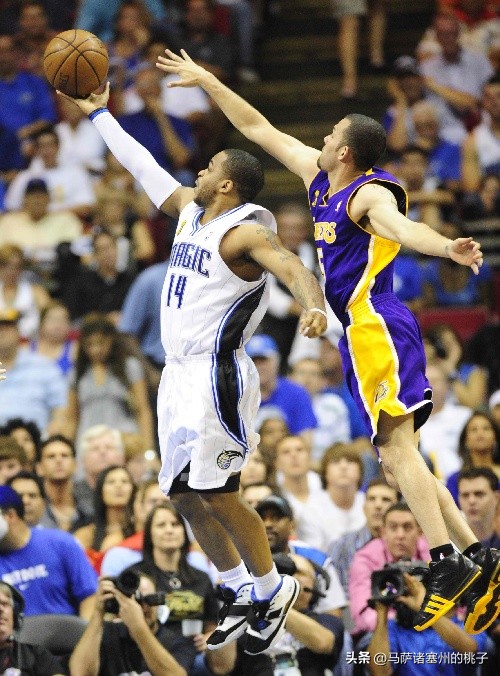 NBA魔术横扫湖人（09年魔术常规赛横扫湖人，东决淘汰骑士，为何总决赛却惨败给湖人）