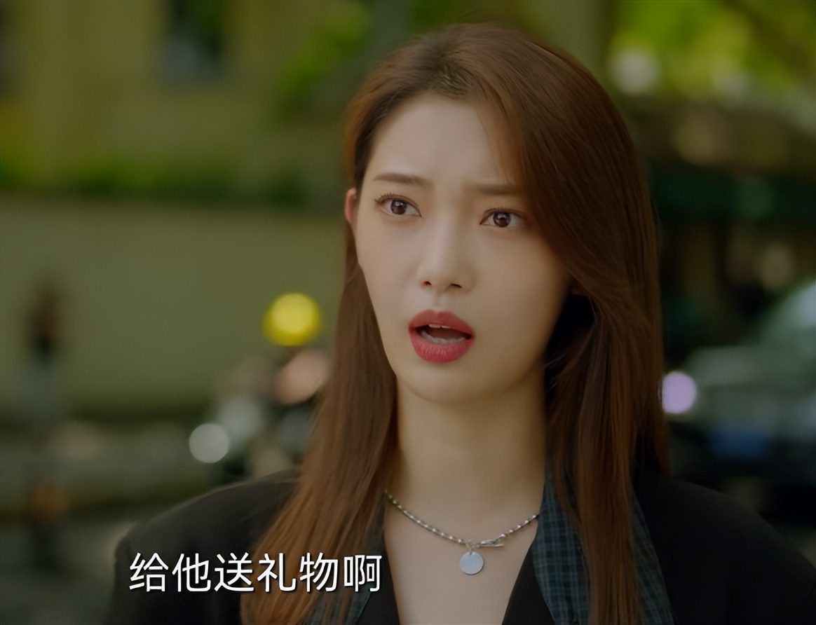 播8集，冲到榜单第一，baby令观众成功入坑，言情剧有天花板了？