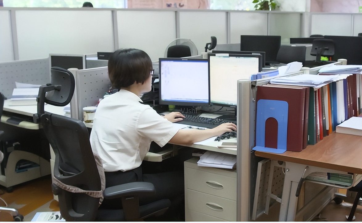 大学生考公热度不减，有些专业却很难上岸，学生提前了解别踩坑