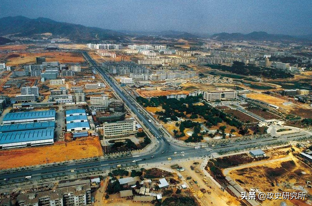 从“世界工厂”到“桃色之都”，东莞三十年来经历了什么？