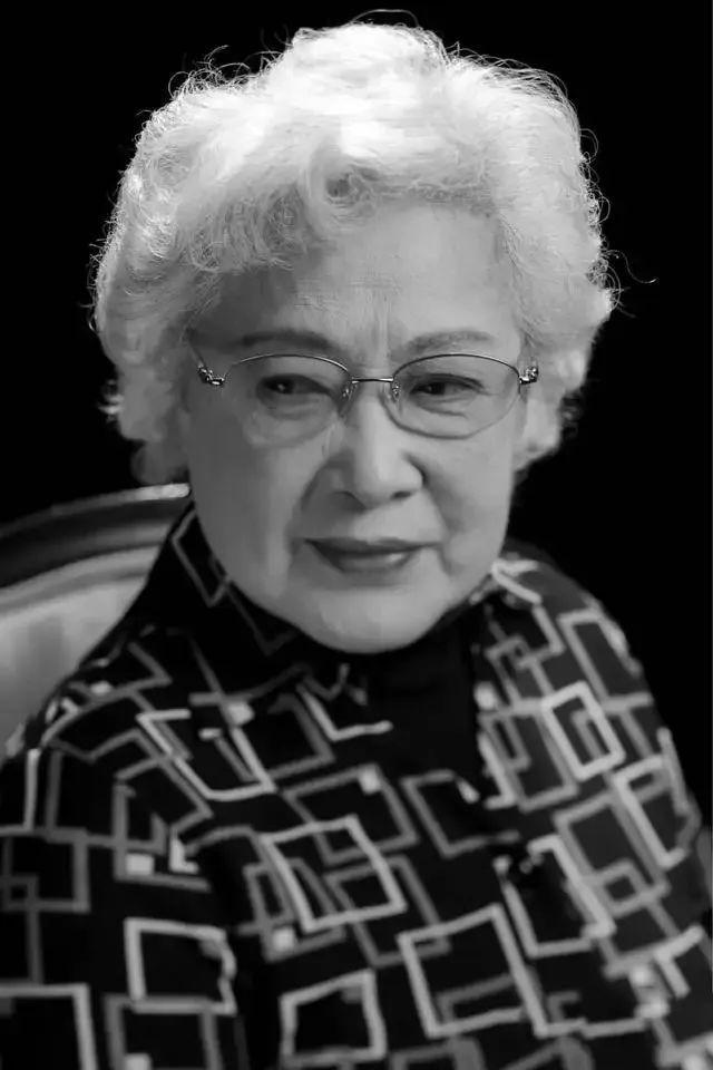 百岁老艺术家秦怡去世！4个月前最后露面曝光，曹可凡发文悼念