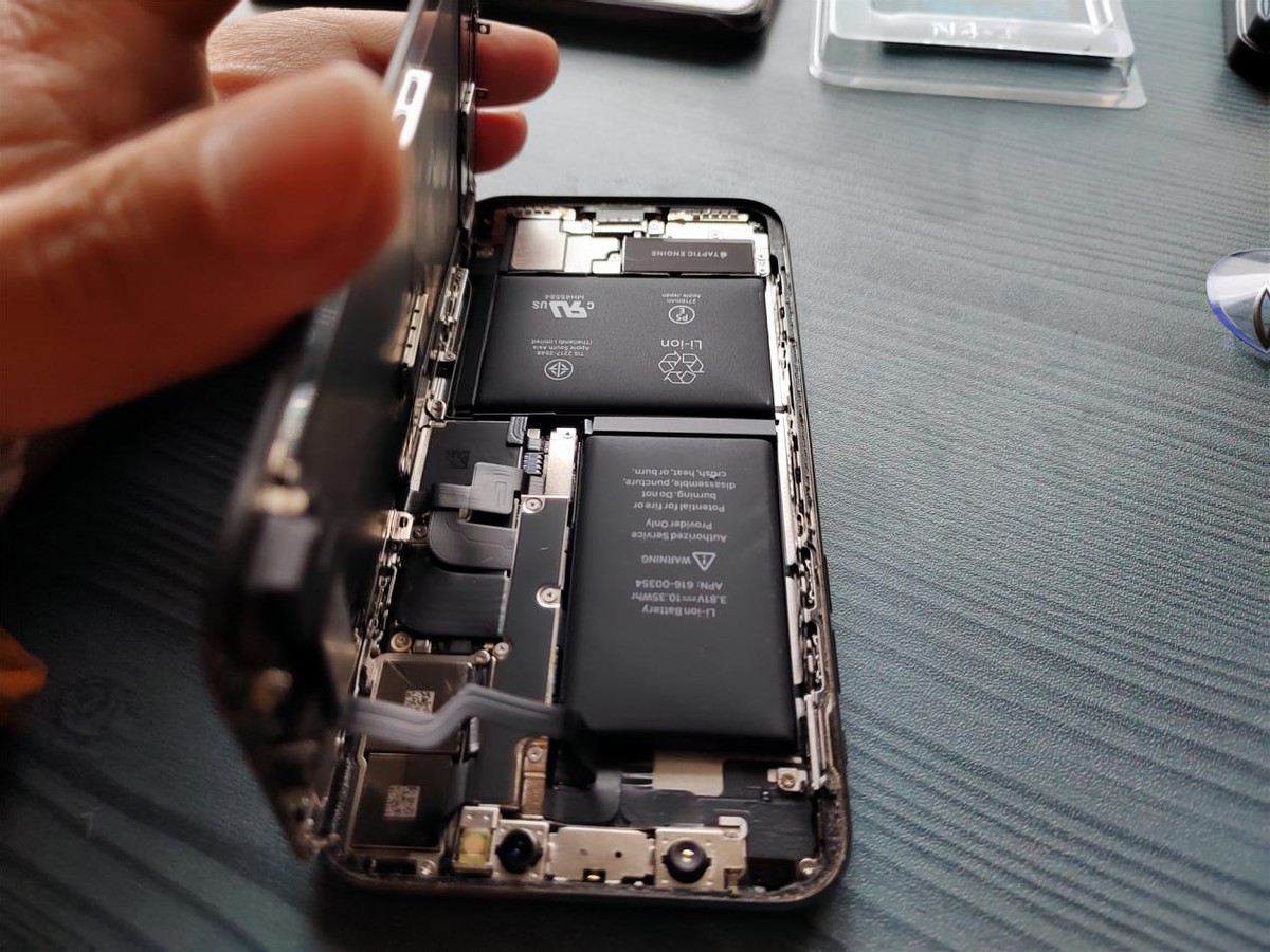 iphonese3买不起,百元左右为iphonex换电池,再战三年