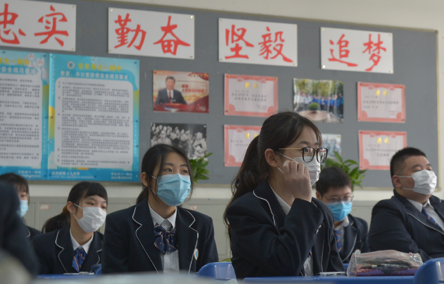 英语到底是否退出“中高考”？官方回应来了，学生直言终于等到了