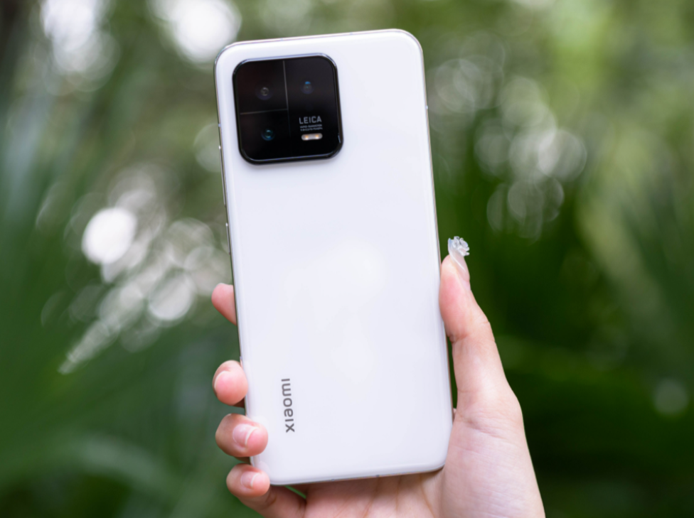 预算在四千左右,预算充足追求高端质感的话,可以选择小米13pro,vivo