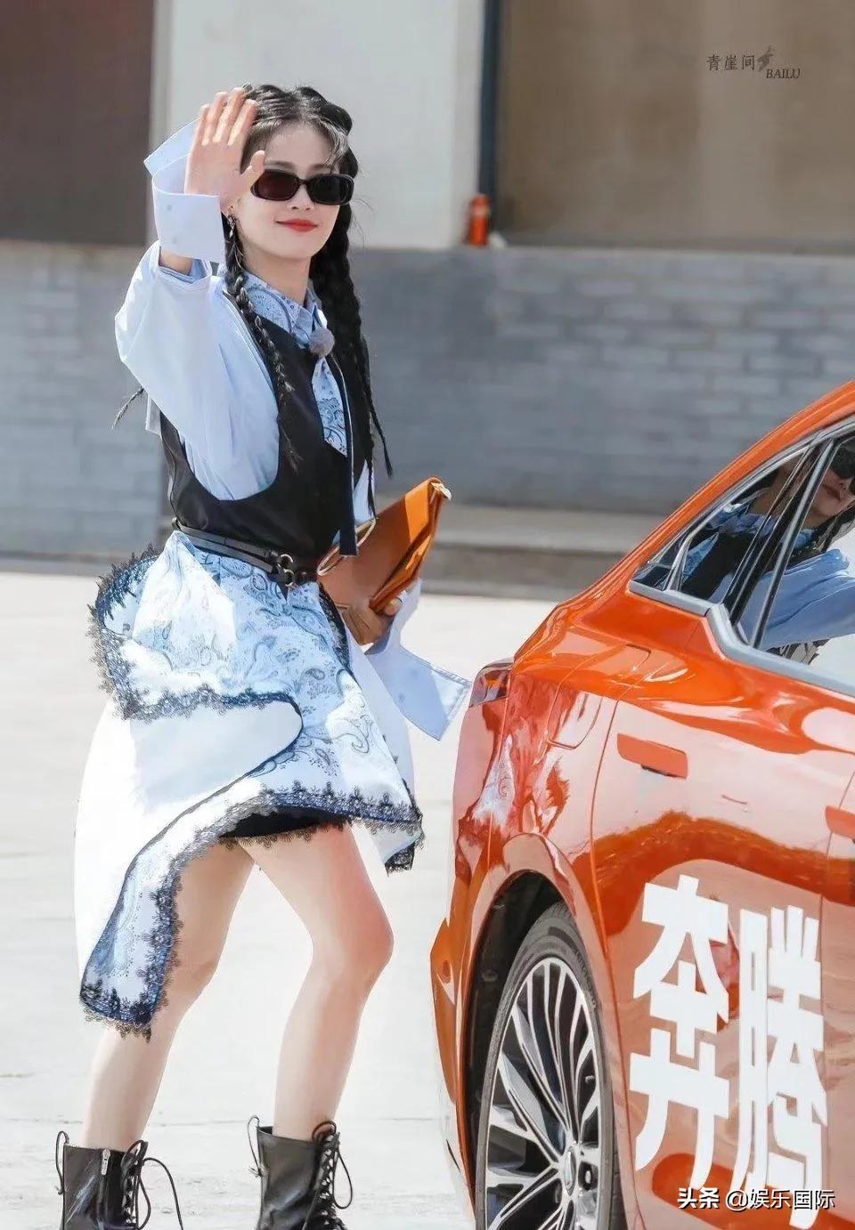 《奔跑吧》录制中 Baby白鹿民族风造型亮相