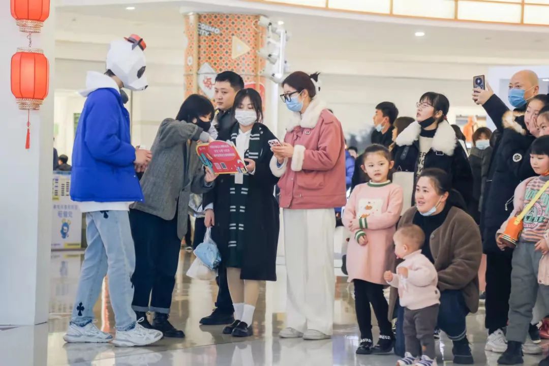 港式浪漫、硬核福利、现场求婚…快来pick你心目中最IN虎年现场