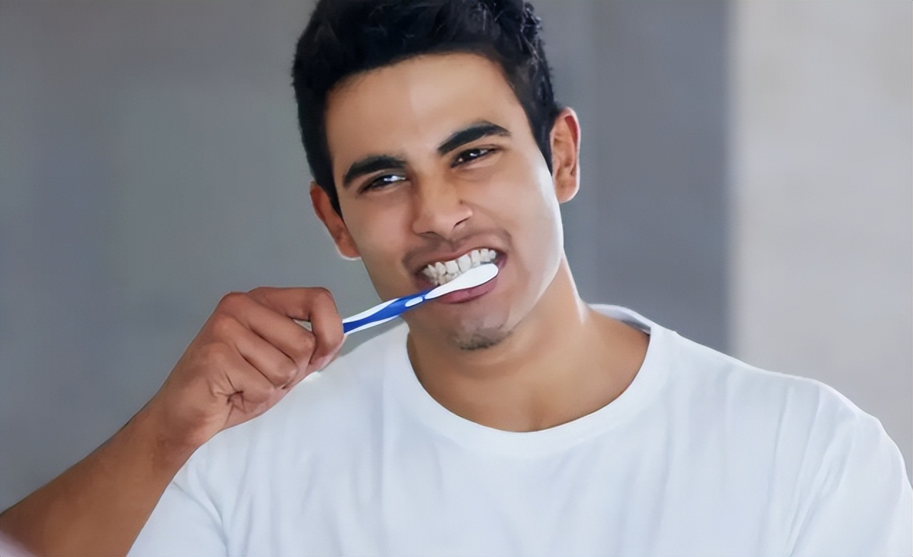 “想長壽，勤刷牙”？ 國外研究發現：刷牙或許與多種疾病有關