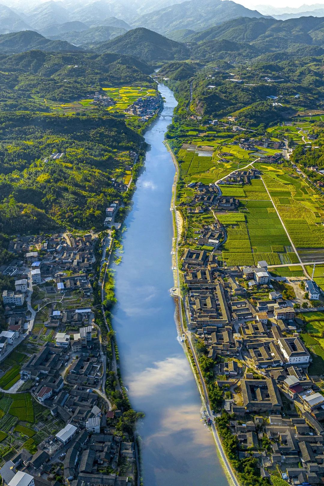 九龙江是闽南第一大河,由它冲击而成的漳州平原,是福建境内面积最大的