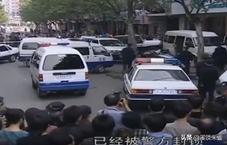 大妈装修砸断承重墙，二十层高楼变危楼，结果一波三折