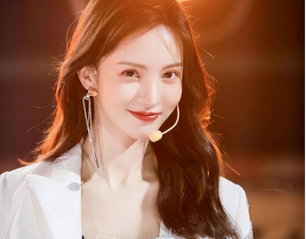 颜值不足脖子凑！这8位女星的天鹅颈太优越，气质一下就出来了