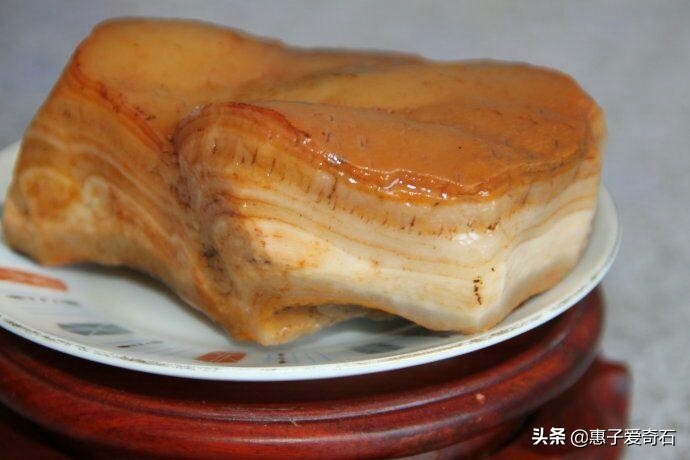 《经典传奇》栏目曾播出一个山阳县桑姓村民在山上挖出几块猪肉石