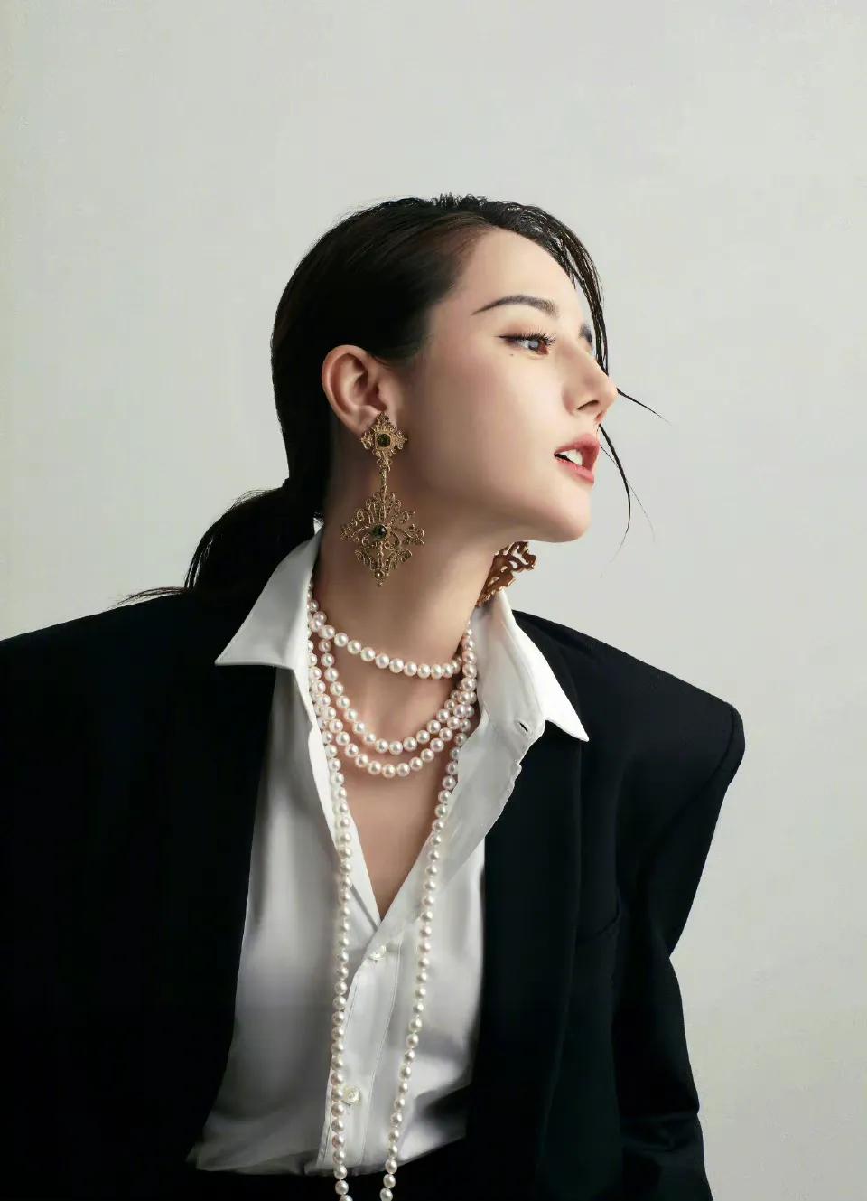 迪丽热巴穿西装太绝了吧