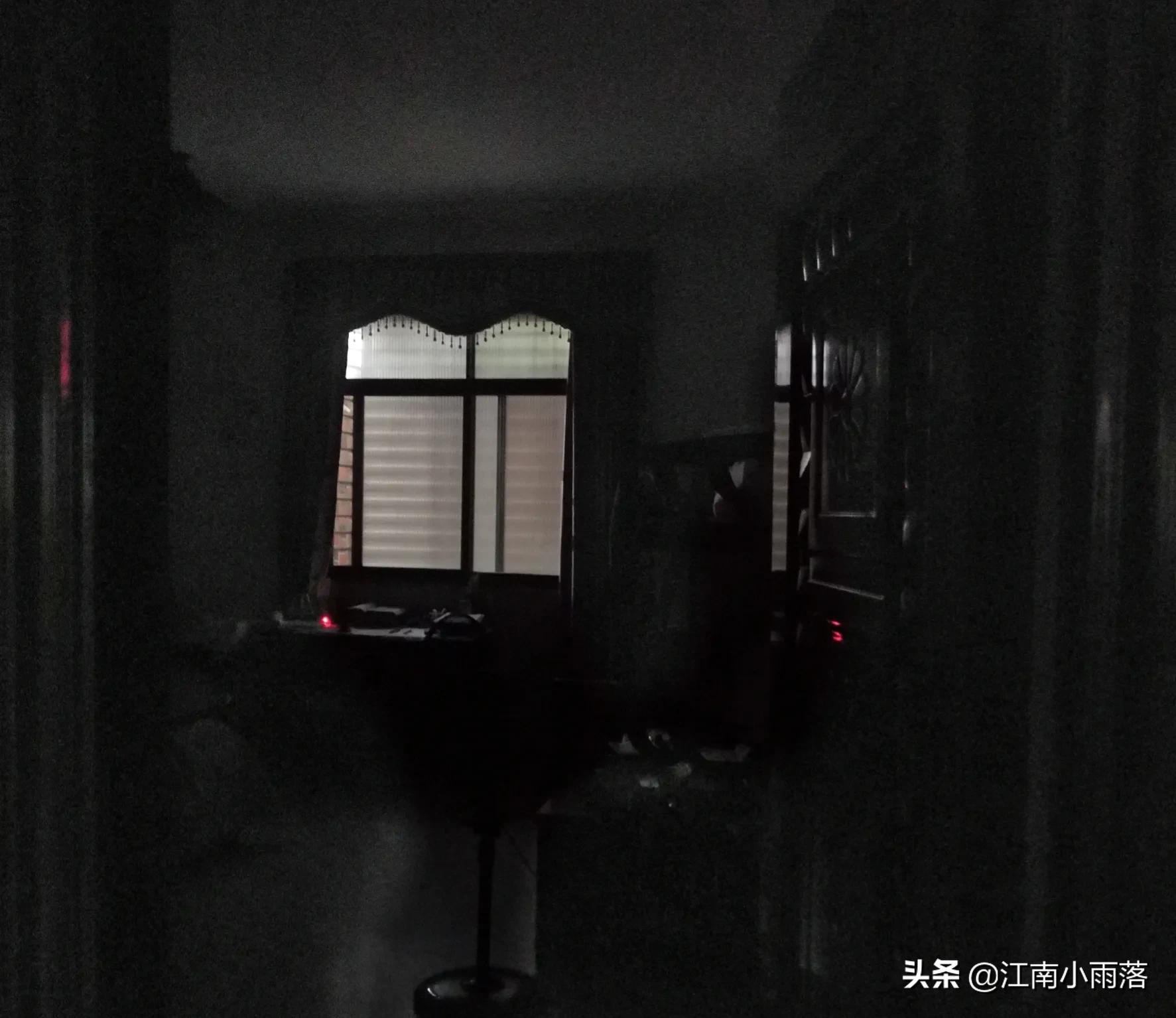 梦见自己变成鬼魂，醒来感到很后悔伤心