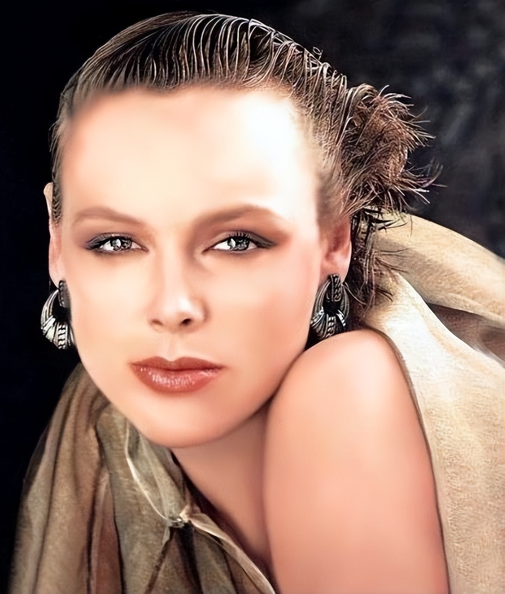 史泰龙前妻霸气:5段婚姻,睡麦当娜老公,54岁为小15岁丈夫生娃