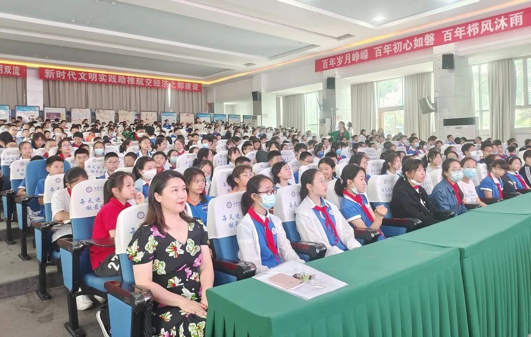 双流区棠湖小学开展“阳光童心，用爱守护”主题系列心理活动