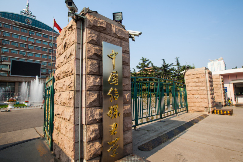 中国传媒大学2022年招生895人，美术类扩招25人，新增2个本科专业