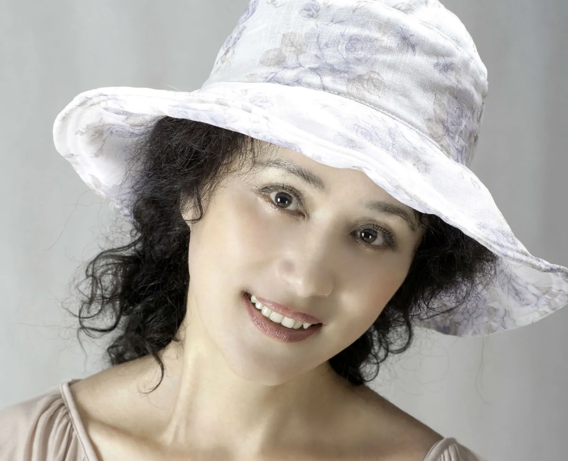 “清咖婆婆”张小磊：嫁圈外丈夫平凡相守几十年，低调做幸福奶奶