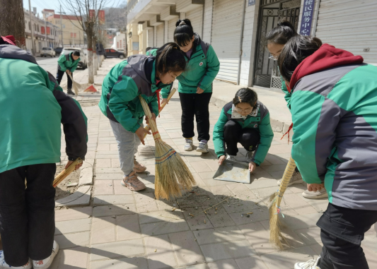 三月雷锋月​丨弘扬雷锋精神 争做新时代好少年