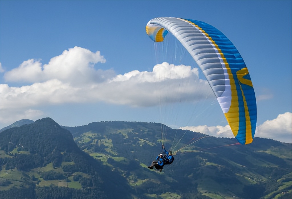 95后女孩滑翔伞坠亡，浙江金顶旅游高坠事故：究竟什么原因？