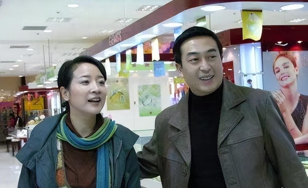 演员陈小艺结婚二十多年,多次出轨小鲜肉,丈夫却坐轮椅也不离婚