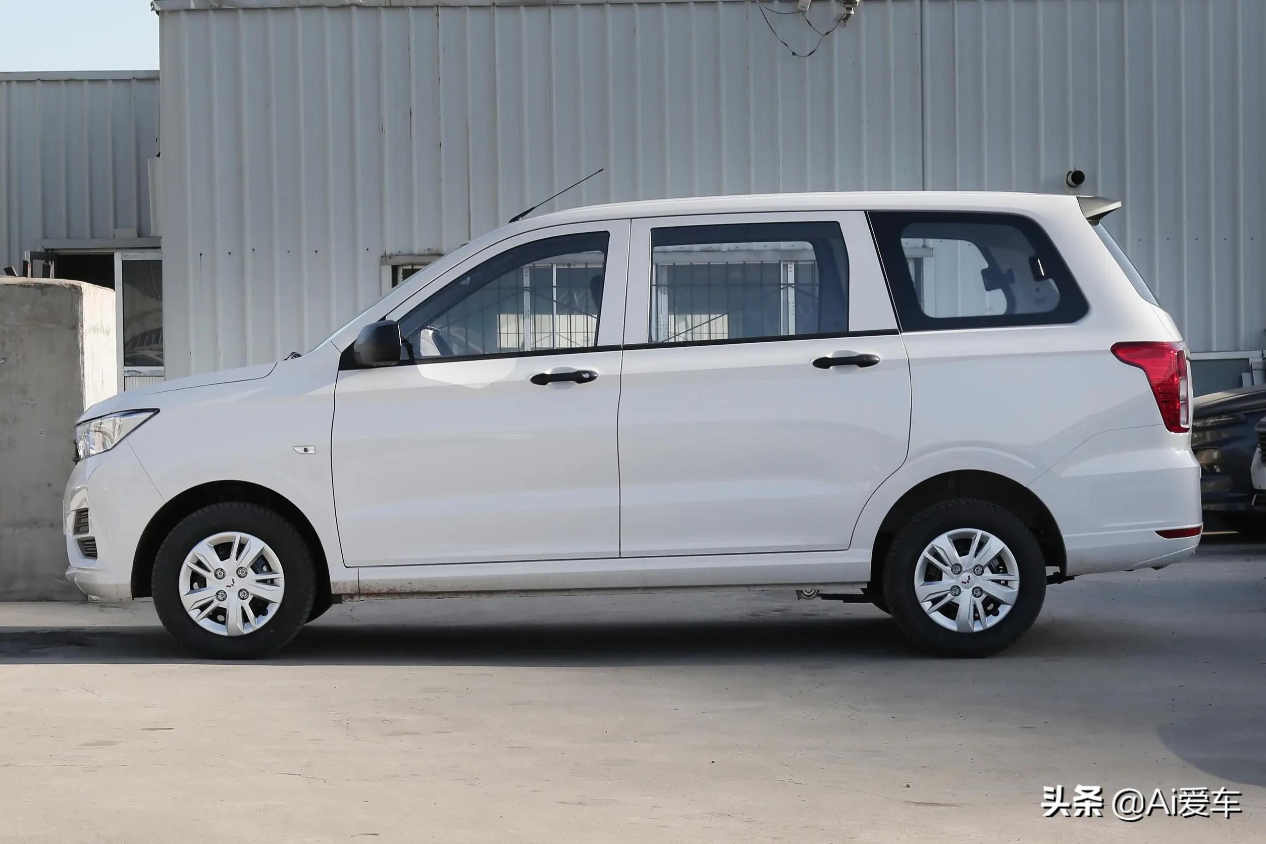 可漂移的小微面,便宜大空间,低油耗的后驱好车,带你看五菱宏光