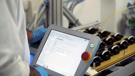 优傲机器人搭配AGV小车，有哪些优点？