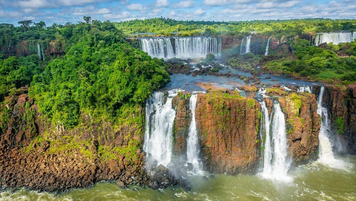 世界瀑布排名前十名图片(世界上最美的100个地方-伊瓜苏瀑布)