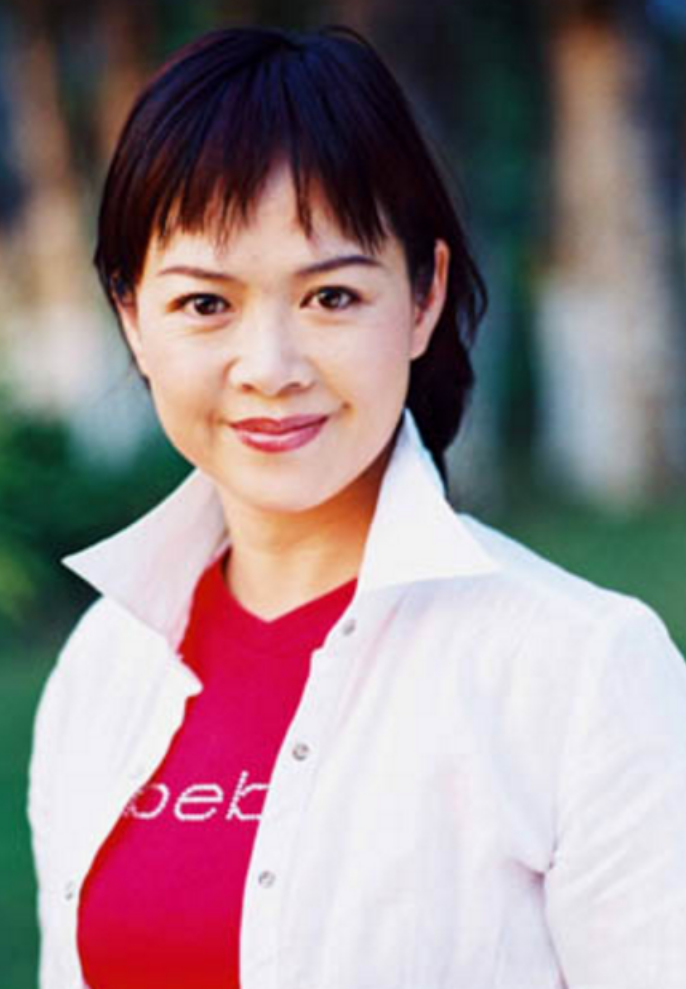 长相标致的马婷,一直梦想做一名主持人,大学考的也是广播学院,但阴差