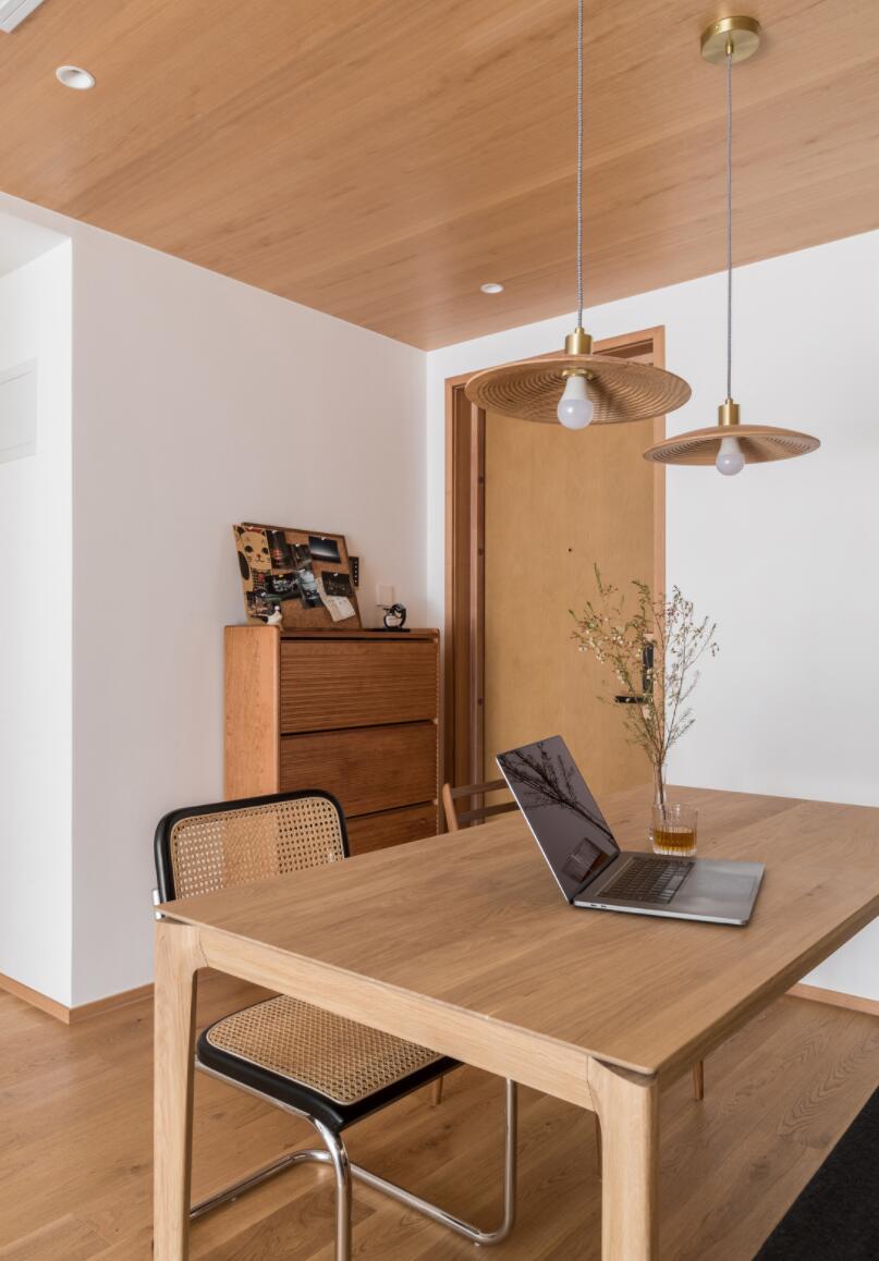 难怪日式原木风会这么火！她89㎡新家，一进门就引起强烈舒适