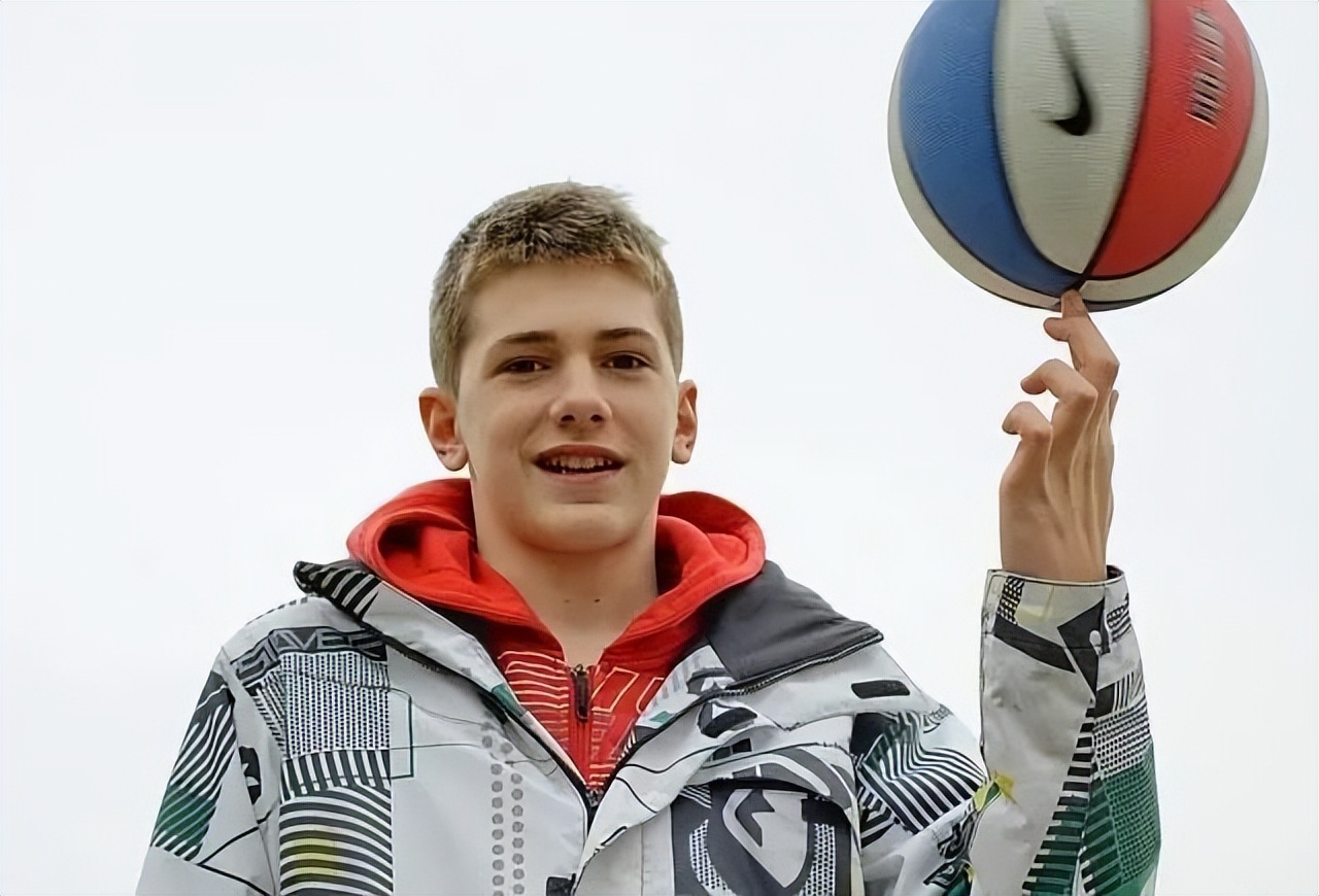 东契奇：出身篮球世家，18岁横扫欧洲联赛，不想做下一个诺维斯基