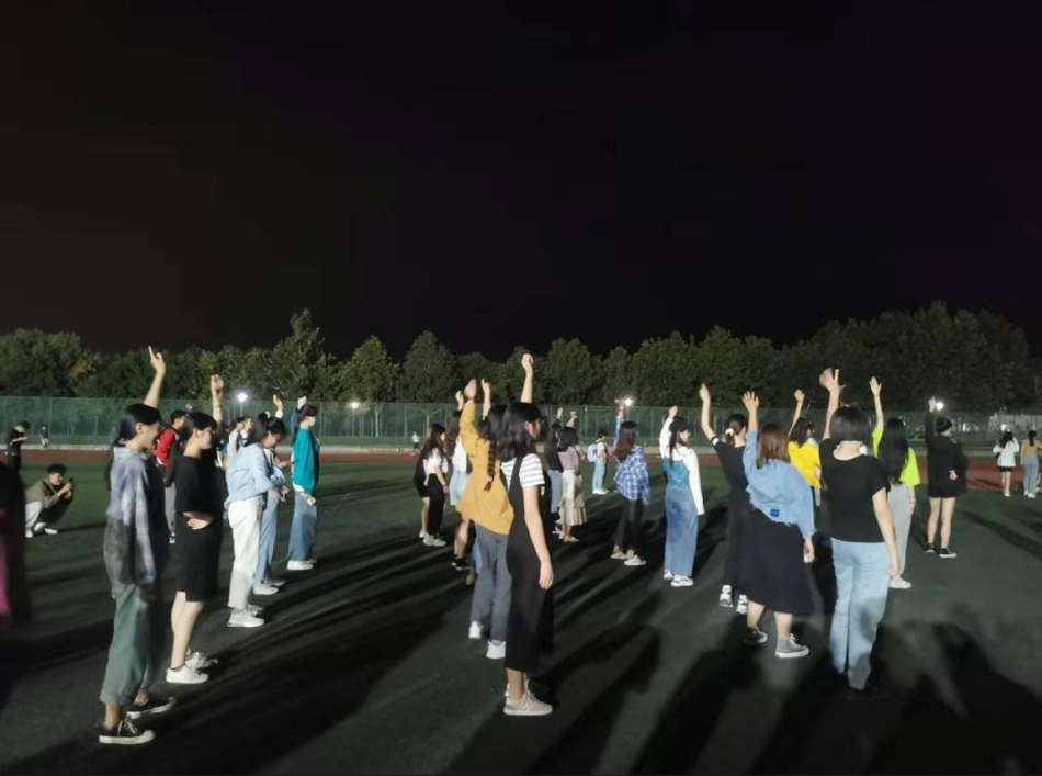 大学生将迎来“超长假期”？个别高校已发通知，学生喜忧参半