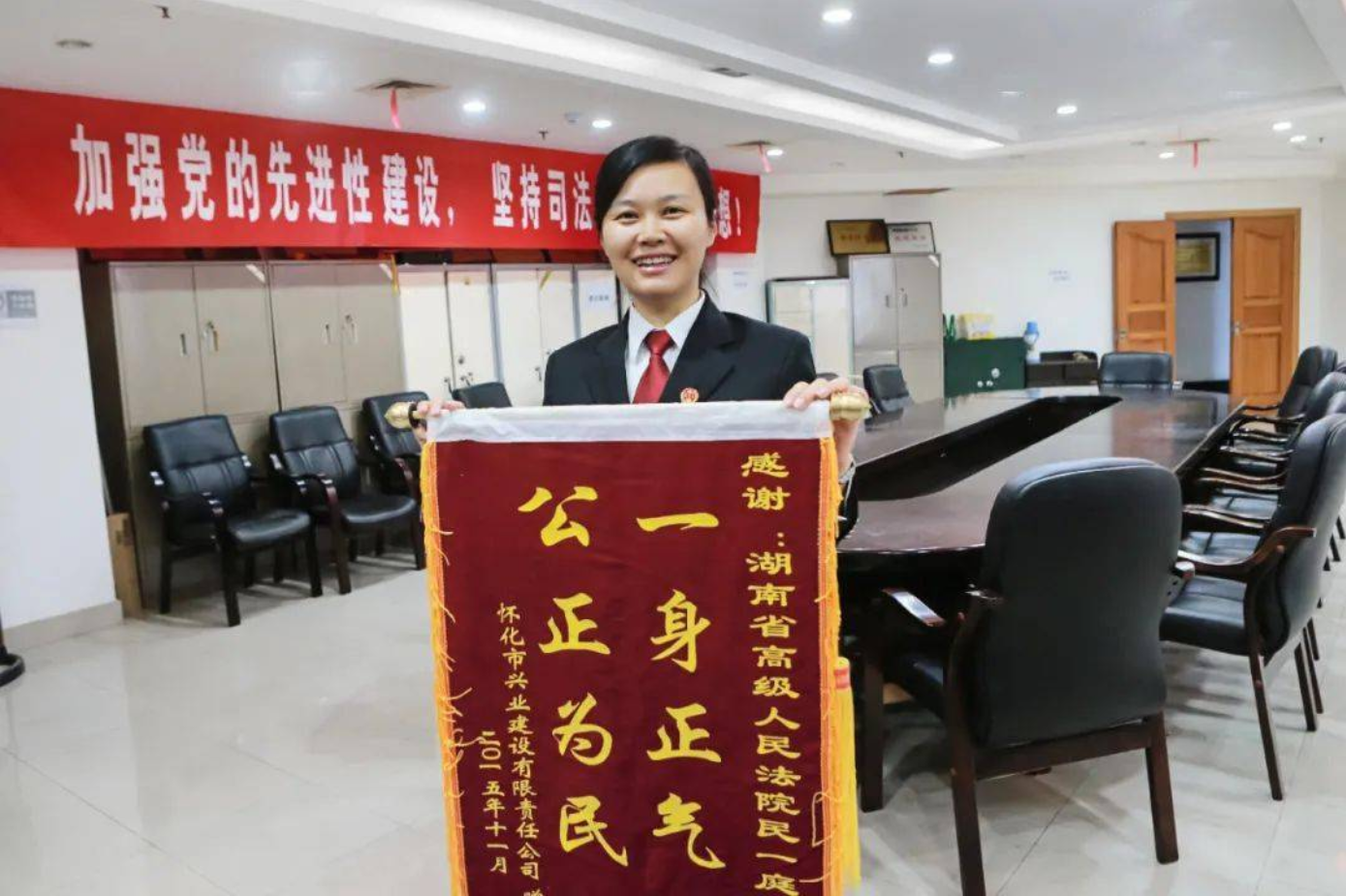 湖南高院法官周春梅：拒“打招呼”被杀害，3岁女儿哭着找妈妈