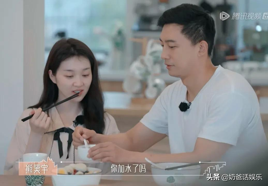 三位恋综女嘉宾素颜反差大,熊笑宇更耐看,罗拉像是变了个人