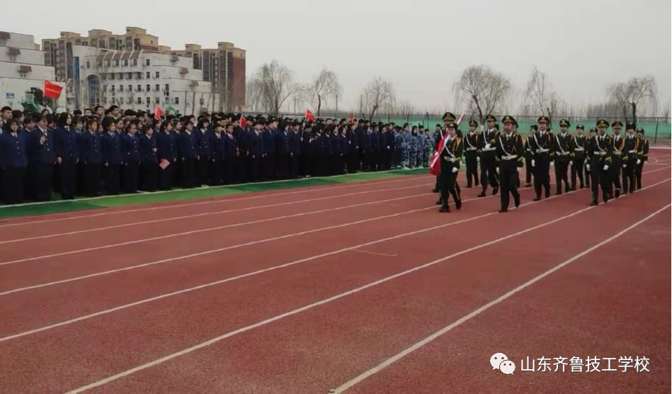 感恩生命，做最好的自己---新学期第一次升旗仪式