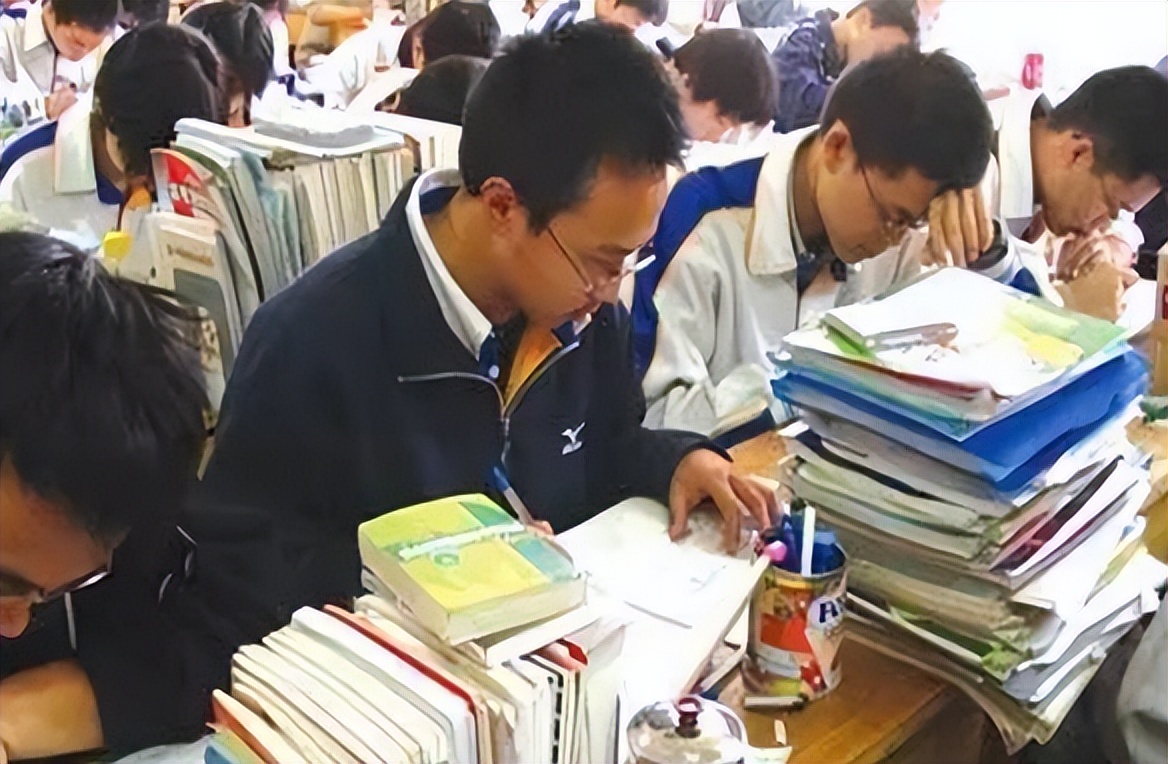 高三模拟成绩就是高考成绩吗？两者的差距有多大，听听学霸怎么说