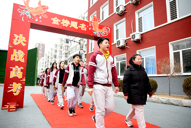 假如高考用一张试卷，哪省的考生更出色呢？家长的回答可谓清醒