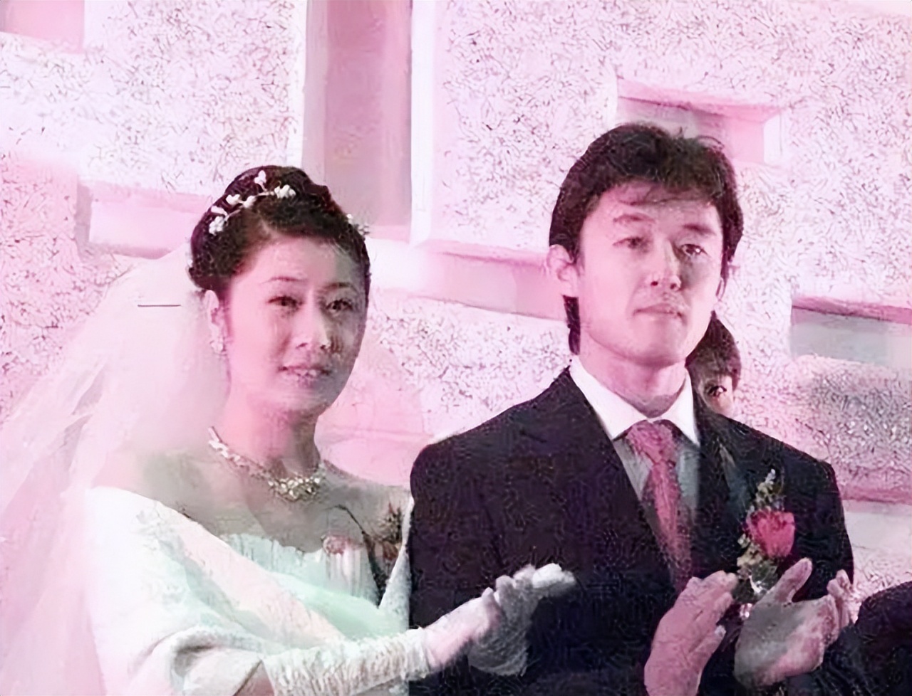 足球运动员简介(已退役的孙继海,足球生涯亮点不断,他老婆是个川妹子