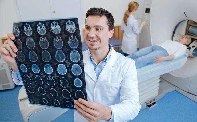 为什么不提倡做“脑CT”检查？医生道出答案，越早知晓或越好