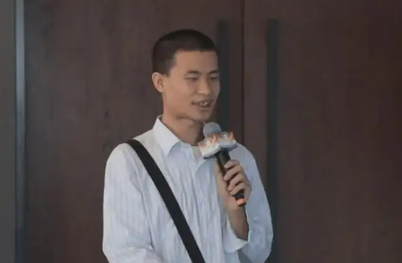 北大韦神的《简历》走红，虽然只有四行字，含金量却让人敬佩不已