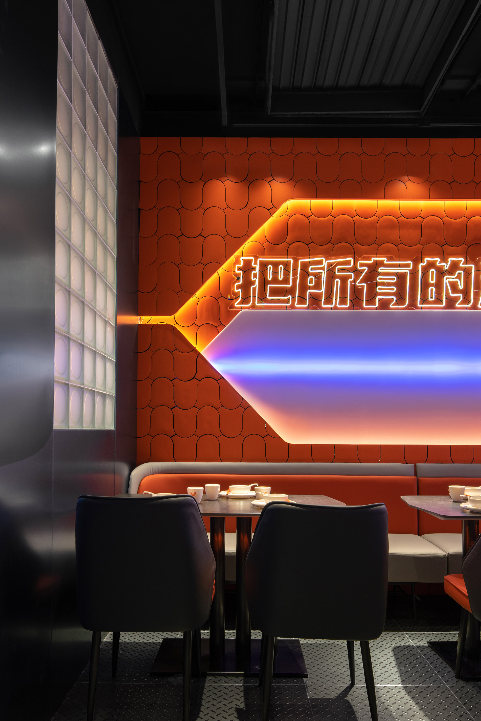 餐飲品牌全案設(shè)計(jì)，摩能·肉蟹煲，將所有消極大蟹八塊