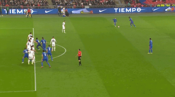 B费远射造成马丁内斯下蛋（零蛋！倒数第一）