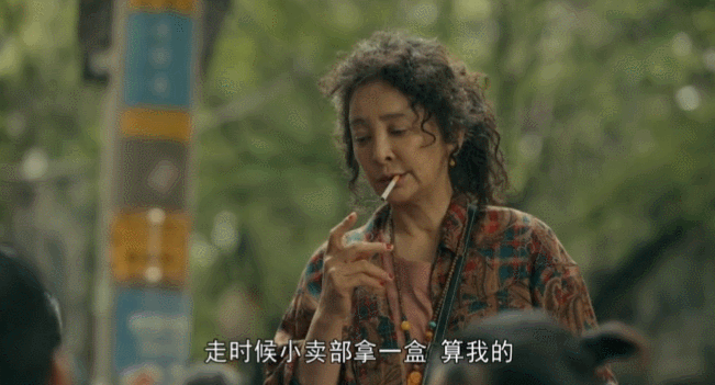 老戏骨火出圈，李勤勤在《亲爱的小孩》中的表演，凭什么这么豪横