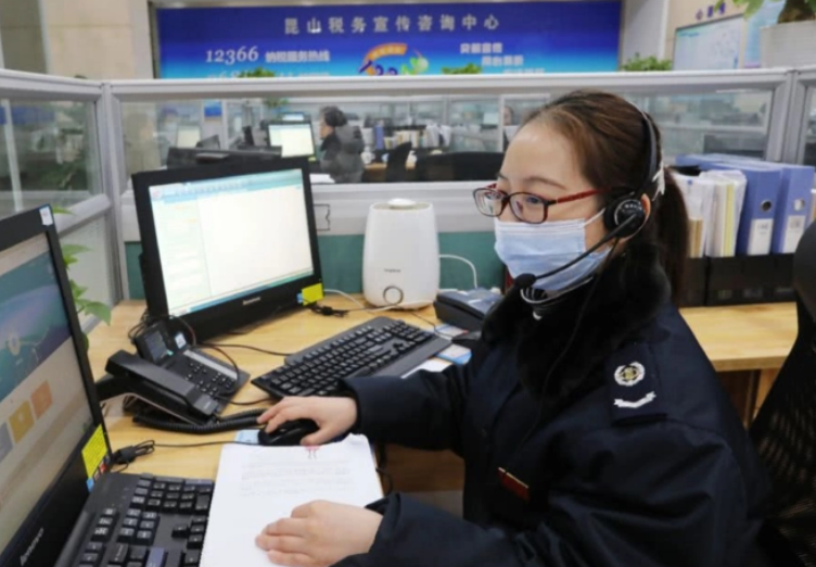 公务员晒工资条，到手月薪和想象不一样，网友：铁饭碗不香了